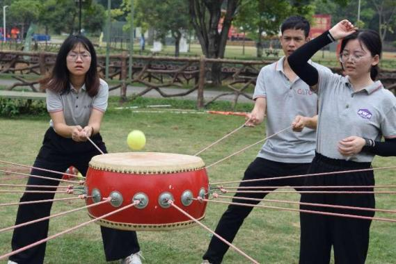 如何选择合适的团建活动？提升团队凝聚力的深圳bingo挑战赛企业团建方案
